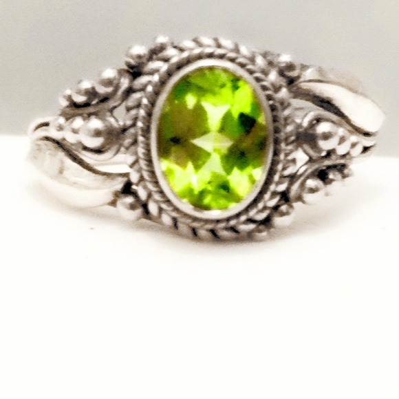 Vintage Jewelry - Vintage Sterling Silver & Peridot Ring- Size 7